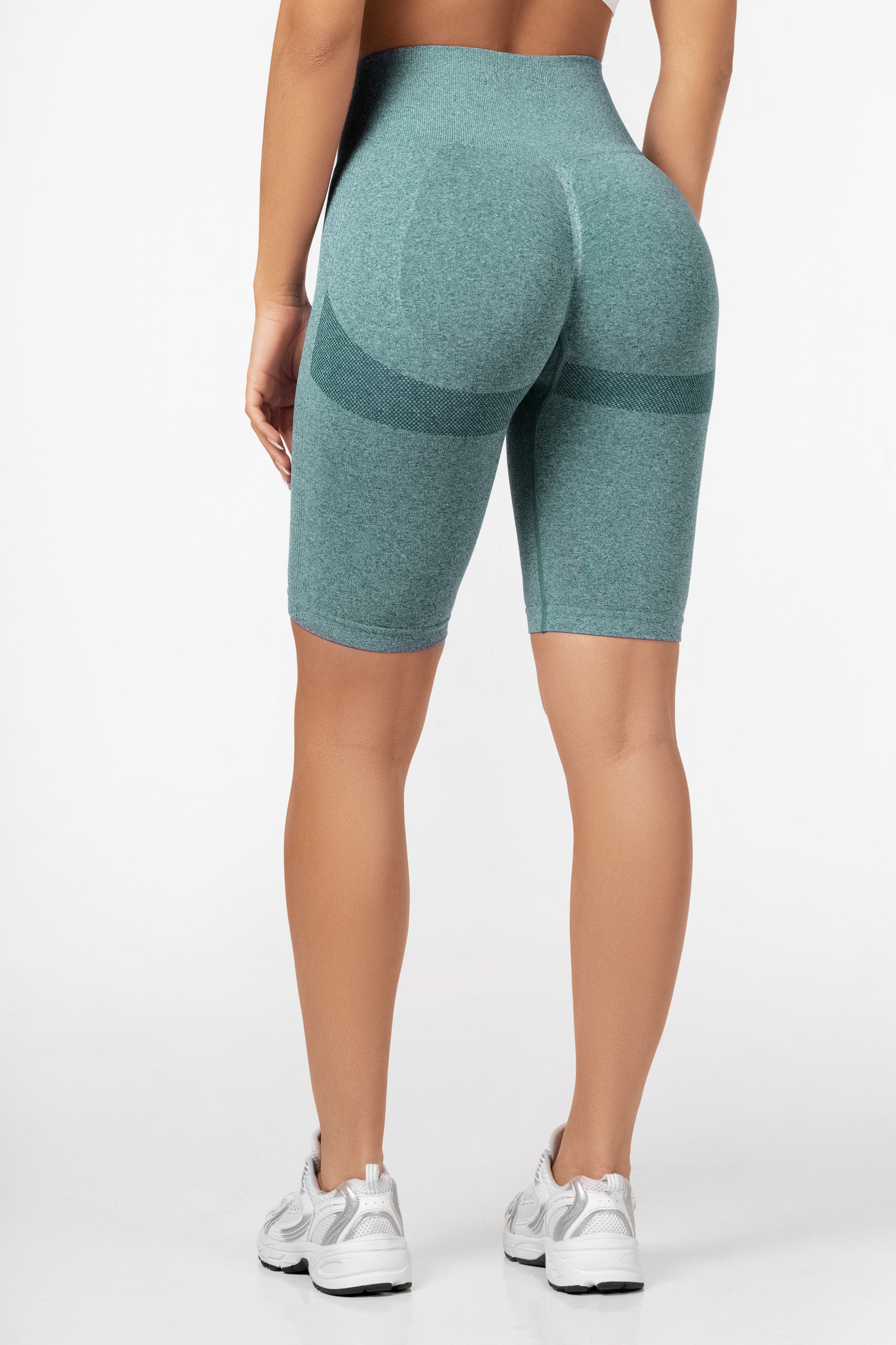 Peachy scrunch seamless shorts som former rumpen